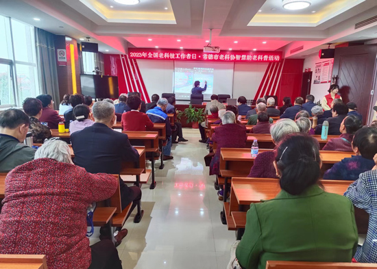 2023年全国老科技工作者日·常德市老科协智慧助老科普行动正在进行中