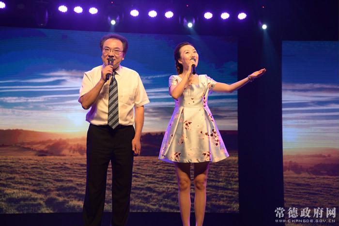 男女朗诵《平原小唱》